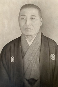 服部倉次郎